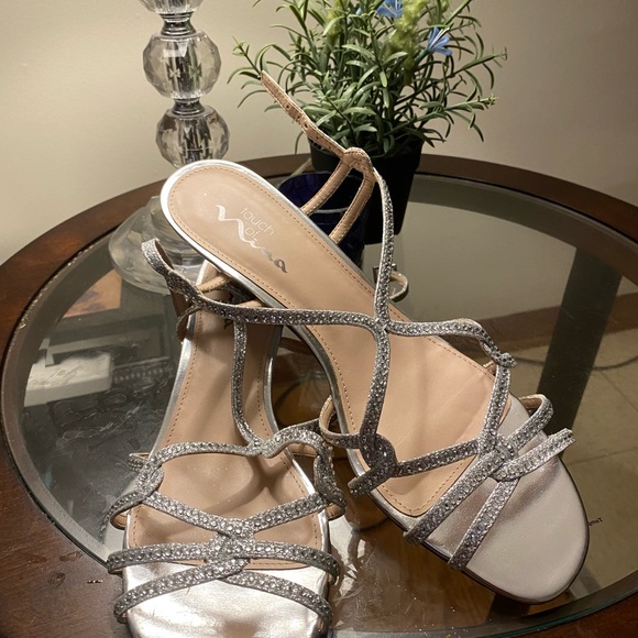 Love shoes. I bought them for my daughter’s weddin - Picture 3 of 3